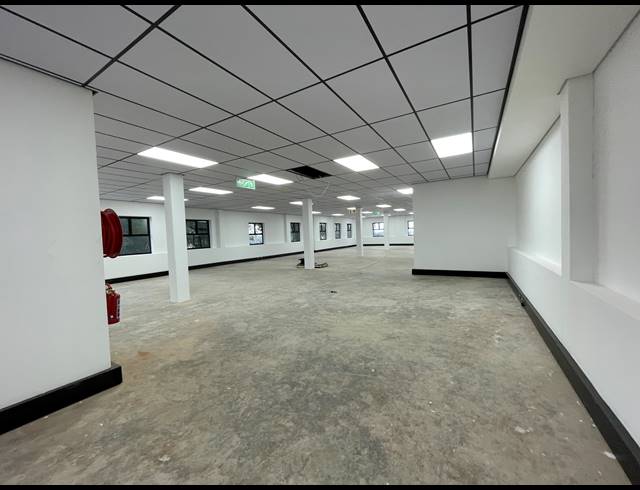 300M² OFFICE TO LET IN BRYANSTON